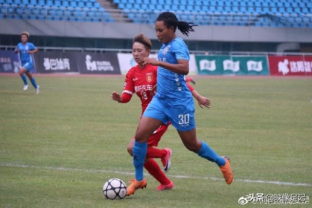 亚沙会开赛 沙滩手球中国队一胜一负